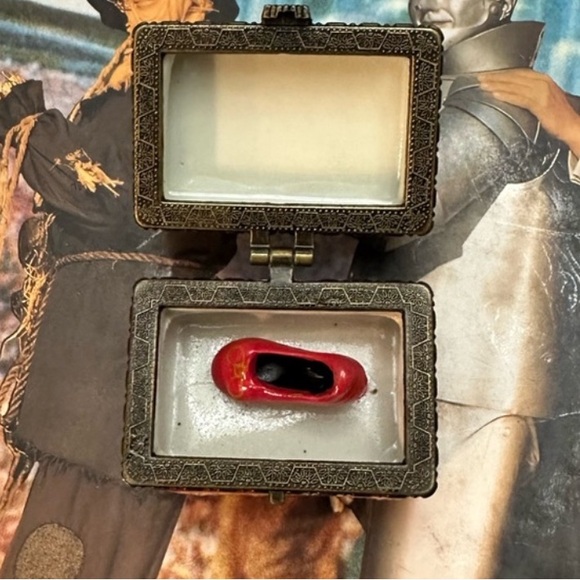 Ruby Red Slippers Trinket Box from “The Wizard of Oz” - Picture 3 of 6